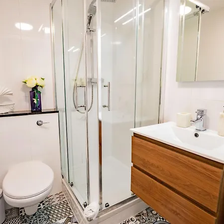 Luxury With Parking Apartment *
