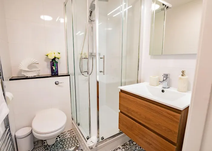 Luxury With Parking Apartment *